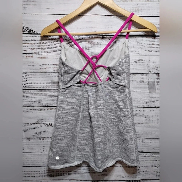 Lululemon Dancing Warrior Tank size 8 Silver Spoon‎ Performance Athletic - Picture 3 of 6